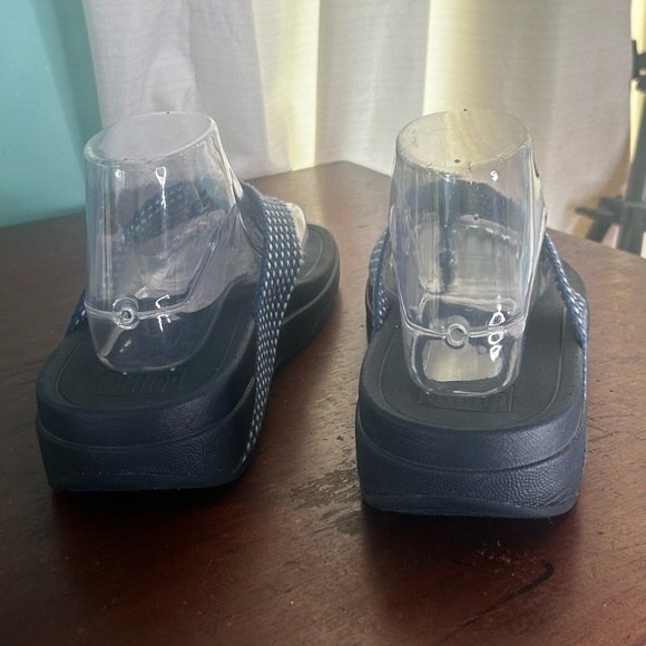 Fitflop Womens 10 Surfa Toe Posts Wedge Sandal Blue White Comfy Casual Flip Flop - Picture 9 of 12